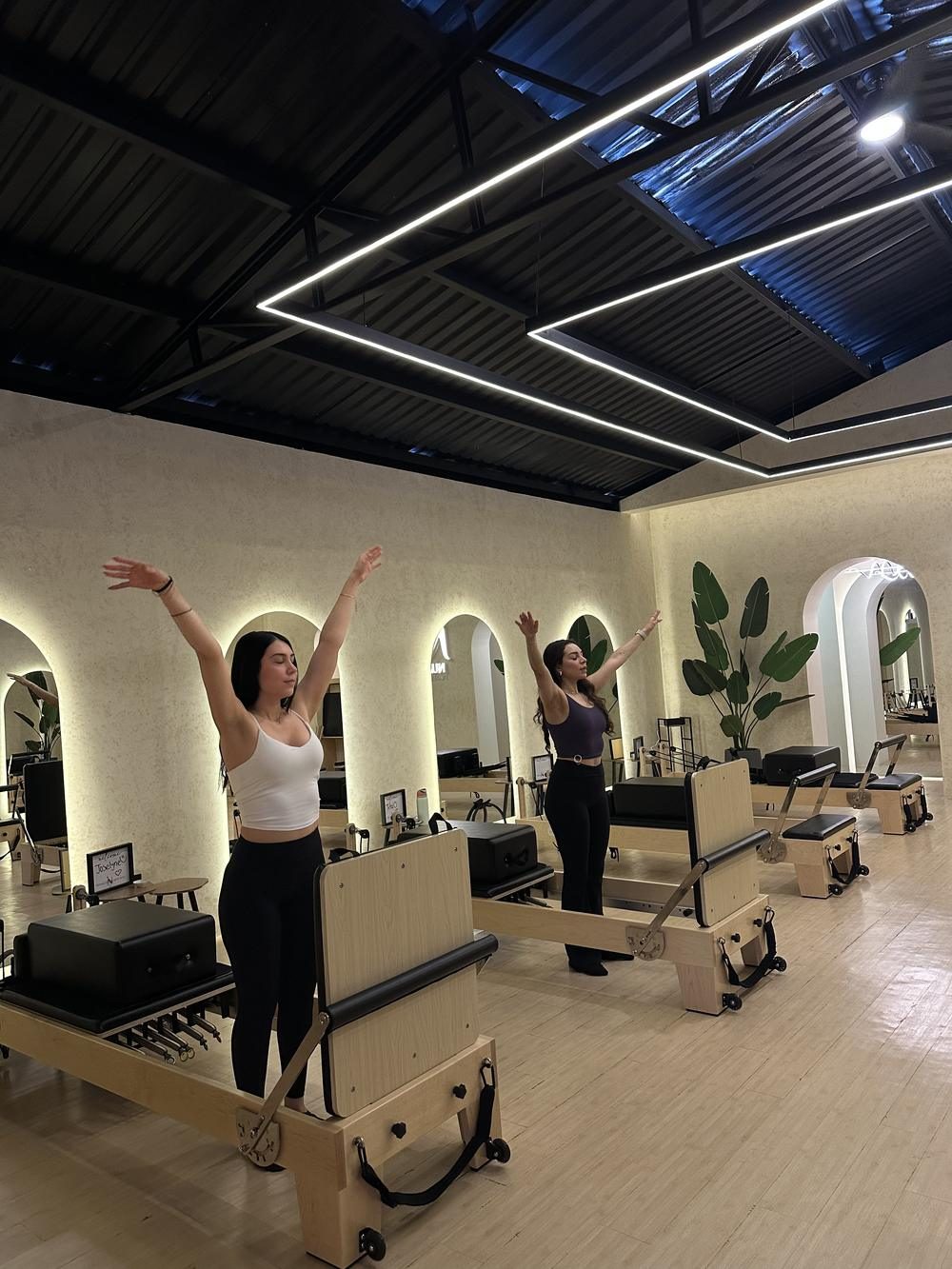 Clase de pilates reformer en NUA